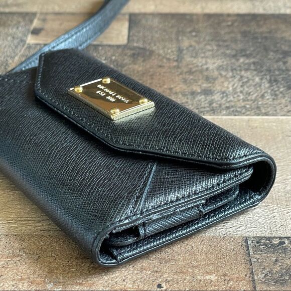 Michael Kors Multifunction iPhone 5 Wristlet / Wallet Clutch Bag in Black - Picture 8 of 11